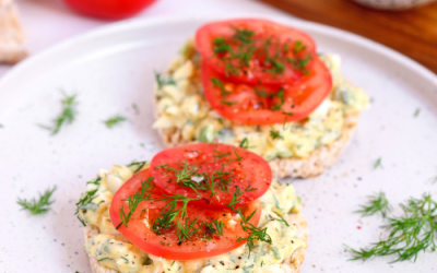 Egg salad on rice cakes